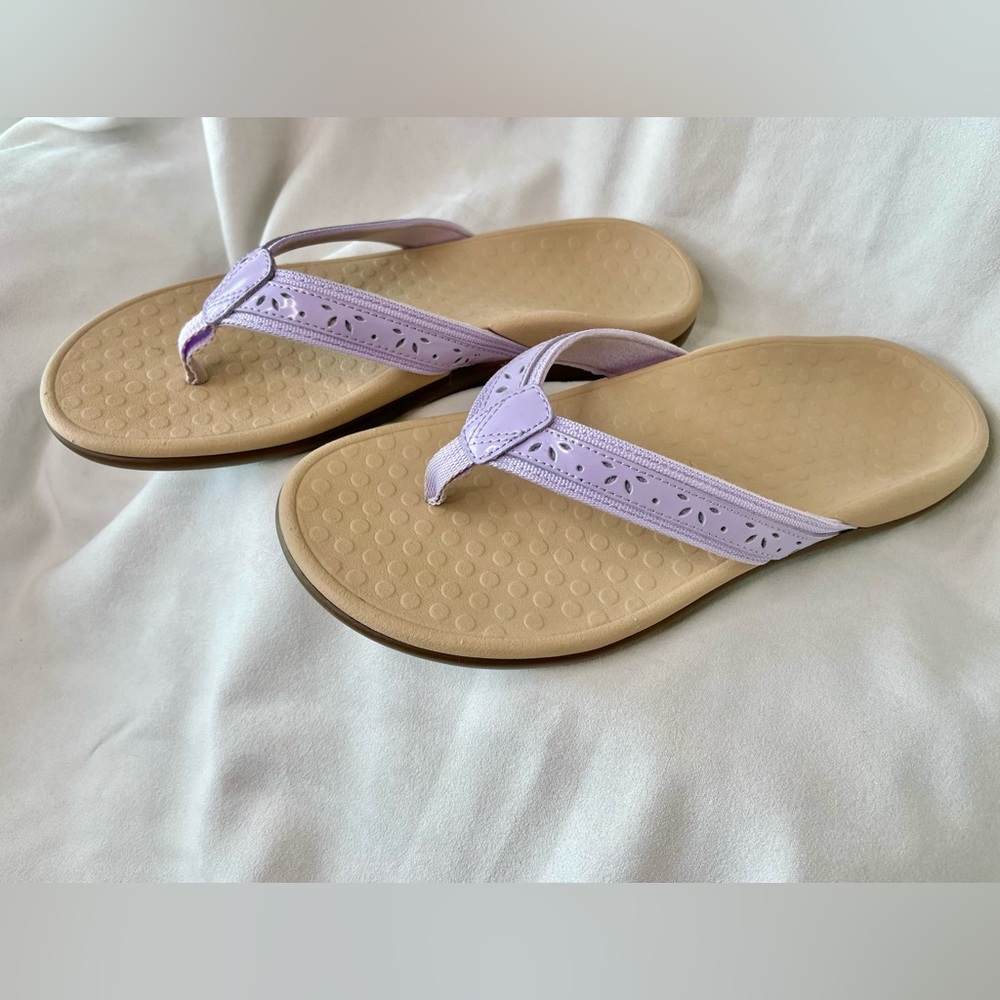 Vionic Women’s Flip Flops Lavender Purple size 8